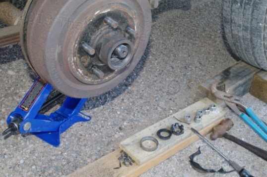 Houston, we have a problem. The hub won't slide off.