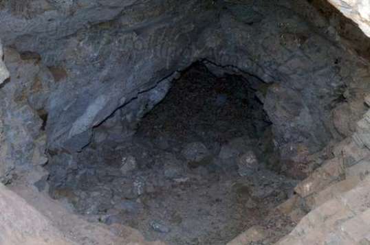 A closer look shows the cave to be shallow, but serviceable. The debris at the bottom indicates that it has been "worked" a bit for mining.