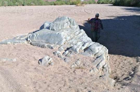 This made me wonder just what the bottom of the wash would look like without any sand.