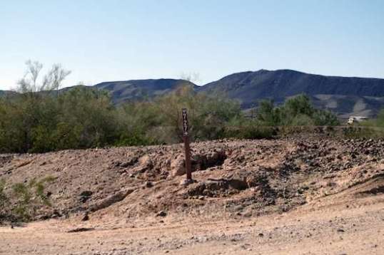 This is merely a closer view of the same 727 signpost.