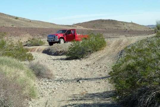 Taking that last Y branch to the right leads to a drop-off too violent for the Ford. The workaround to the right is fine, but leads to a four-wheeling area that would be a bad idea to try solo in such a big, heavy hog. 