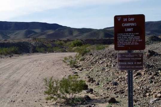 728 leads to a fairly small area of 14-day camping. In two visits, I saw only one rig here. My visits were not far enough apart to gauge apparent 14-day enforcement.