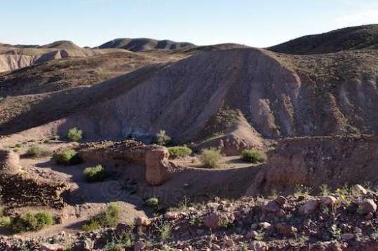 Down near the lake, this collapsed ridge drew my attention.