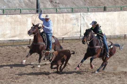 With another couple trying, here comes the header's lariat...