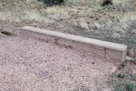 I would expect to see straight creosote stains here rather than two levels of curved mud stains. Were these bridges left bare?