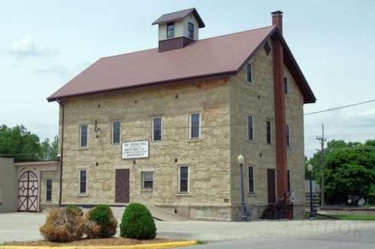 The "Stone Mill" now houses a historical society and museum. I'll eventually hit that when it opens on Sunday mornings (only).