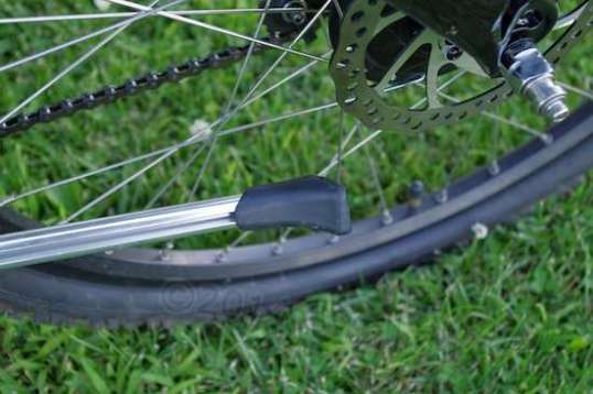 That little foot makes a huge difference in how well the kickstand up on unpaved surfaces. For golf clubs and bicycles, in many ways, the old days were NOT better.