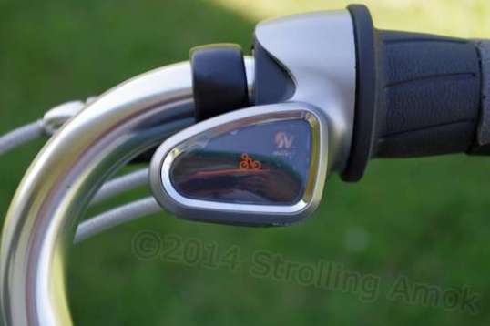 Her, the Little NuVinci Lad is bookin' it on the flats, indicating high gear is selected.