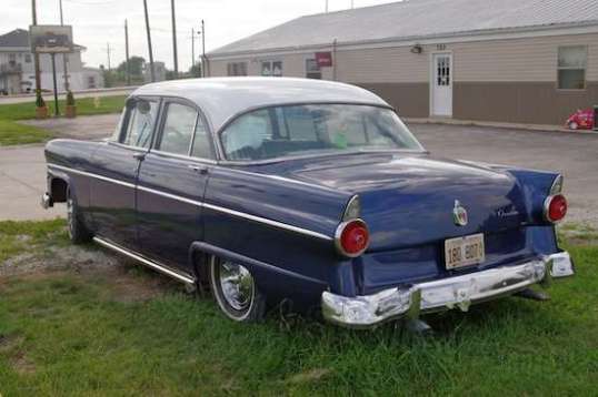 Door, hood and trunk lid alignments are a mix of good and a bit off, indicating that most if not all have been dismounted at one time. Remounting perfectly takes a lot of experience and/or plenty of patience, which few mortals have.