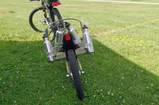 A one-wheel trailer tilts with the bike and follows directly behind. To my surprise, the trailer's tire wanders only a few inches inside the bike's on tight turns.