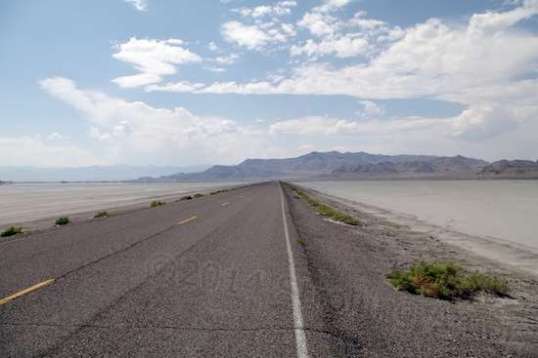 I'm actually most of the way back on the access road, but it looks (and feels) like a long way yet.