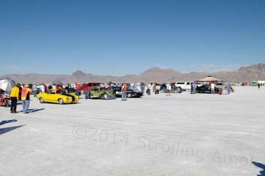 The starting line looks haphazard, but was orderly. Two sets of three lanes each, with an official releasing cars in turn.