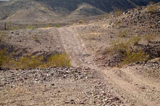 The first big dip and climb looked like a challenge due to sizable loose rocks at the start of the uphill.