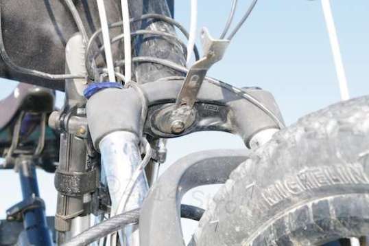 With the washer plugging the mini-cavern, the headlamp bracket now has something sturdy to be pulled tight to.