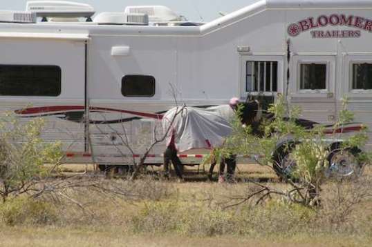 A horse and its owner at that same rig.