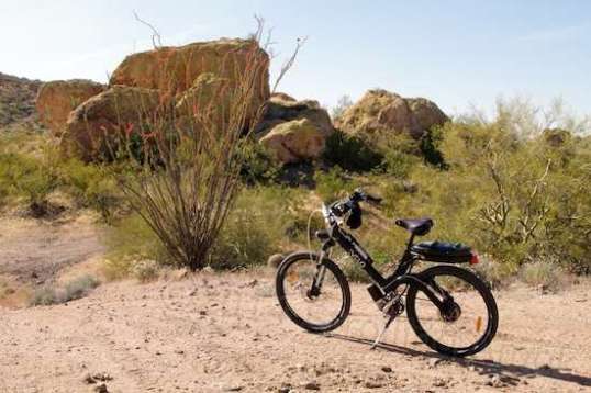 This is the Evelo Aurora "Pack Mule" in Exploration Mode, or stripped down to stock configuration. Notice the horned Serfas Rx seat, which serves well as a good soft ride over limited distances for me. That's detailed on the Evelo Pack Mule page. This made a good place to get off and walk around to take it all in.