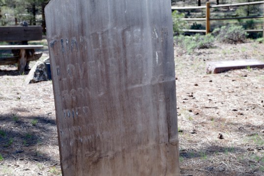 This is a thin single piece of wood with no crosspieces. I could make out nothing but the years, which appear to be 1906-1925.