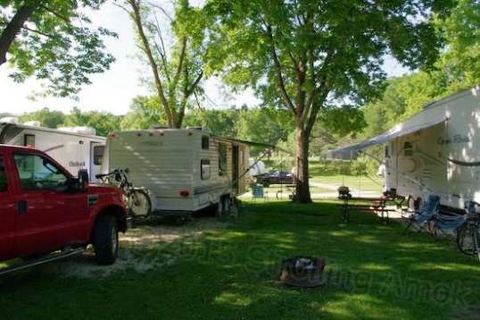 It's humid here, but the shade trees trim the "extra" heat that direct sun normally adds to the Defiant's interior.