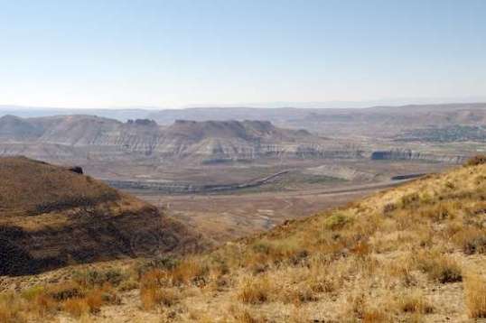 This is the view from the driver's side of the trailer. I'm standing about ten feet from it. This is not a cliff area, as far as I can tell. But I can tell that it's not Illinois.