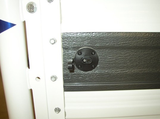 As best I understand it, this external SAE socket on the rear wall is standard, and makes the use of a ground-based panel easy.