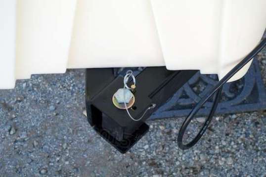 The swing arm hinge, showing the drop-in pin used to lock the arm either closed or at 90 degrees open. The arm can open over 180 degrees, but can't lock there.