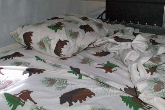 Here the Exped pad is fully forward, and with the sheets on, it's hard to tell the dividing line between the pad and the matress extensions to the rear. There's no gap at all, nor is it too tight a fit.