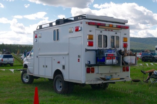 A re-purposed ambulance, complete with an F-250/350 solid front drive axle grafted in. Livin' large. Yep, that's a for sale sign on it. Nope, I didn't ask. And yup, it ain't cheap.