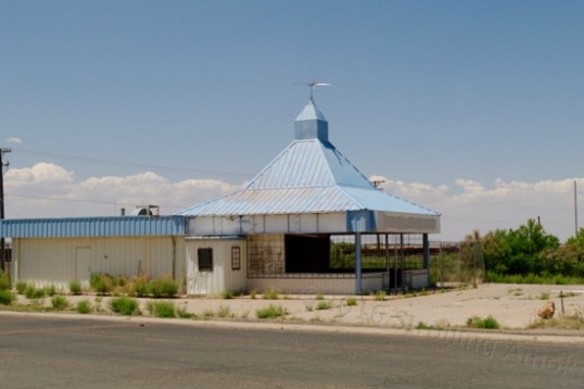 On to Holbrook, and what has to be a dead ice cream place caught my eye. Maybe it's something else, but it has that look.