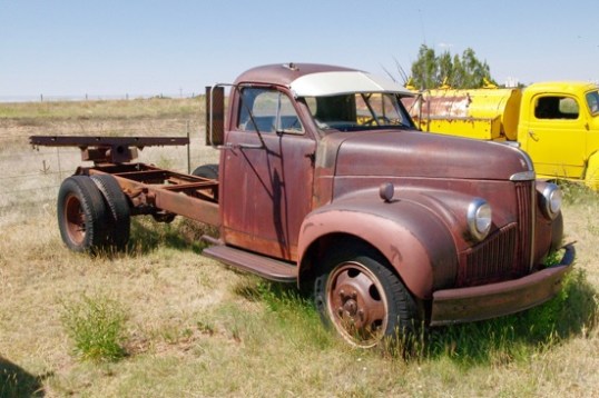 This old Studebaker looks kind of friendly and capable, doesn't it?