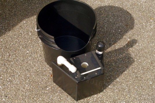 The guts of the lowered BoonJon are the modified bucket (shown without bag) and the specialized urine container.
