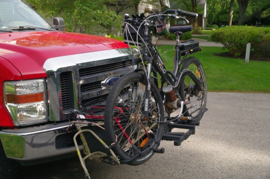 The Evelo Aurora cannot be carried by a top-tube carrier, so a wheel hoop carrier is called for.